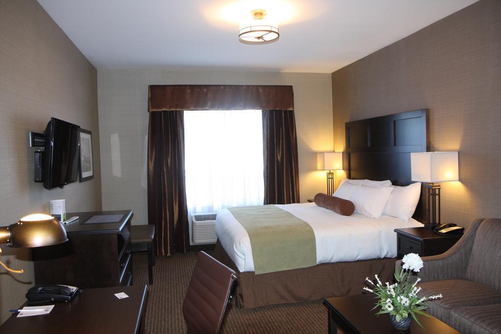 Best Western Plus Okotoks Inn & Suites Room photo