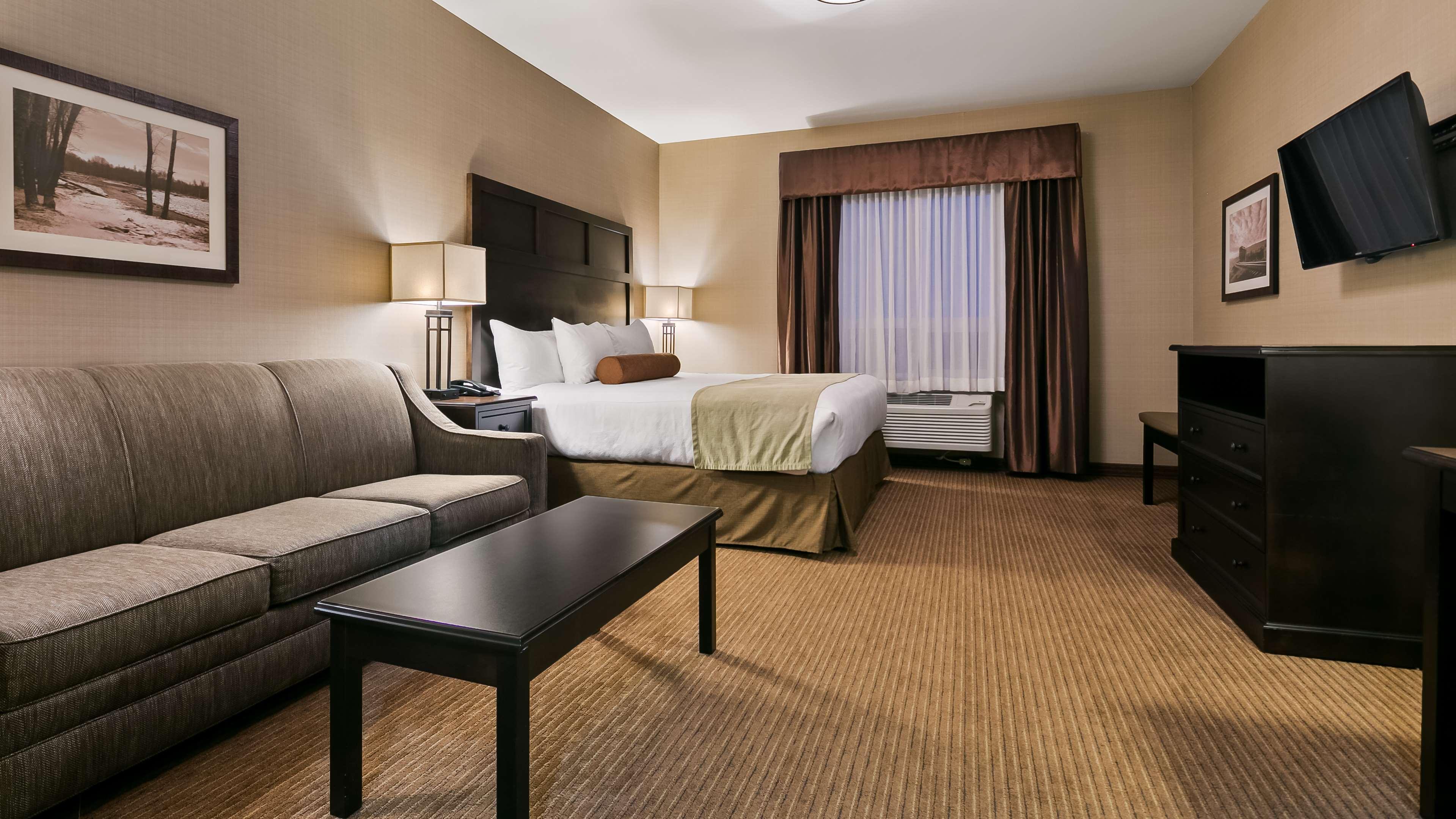 Best Western Plus Okotoks Inn & Suites Exterior photo