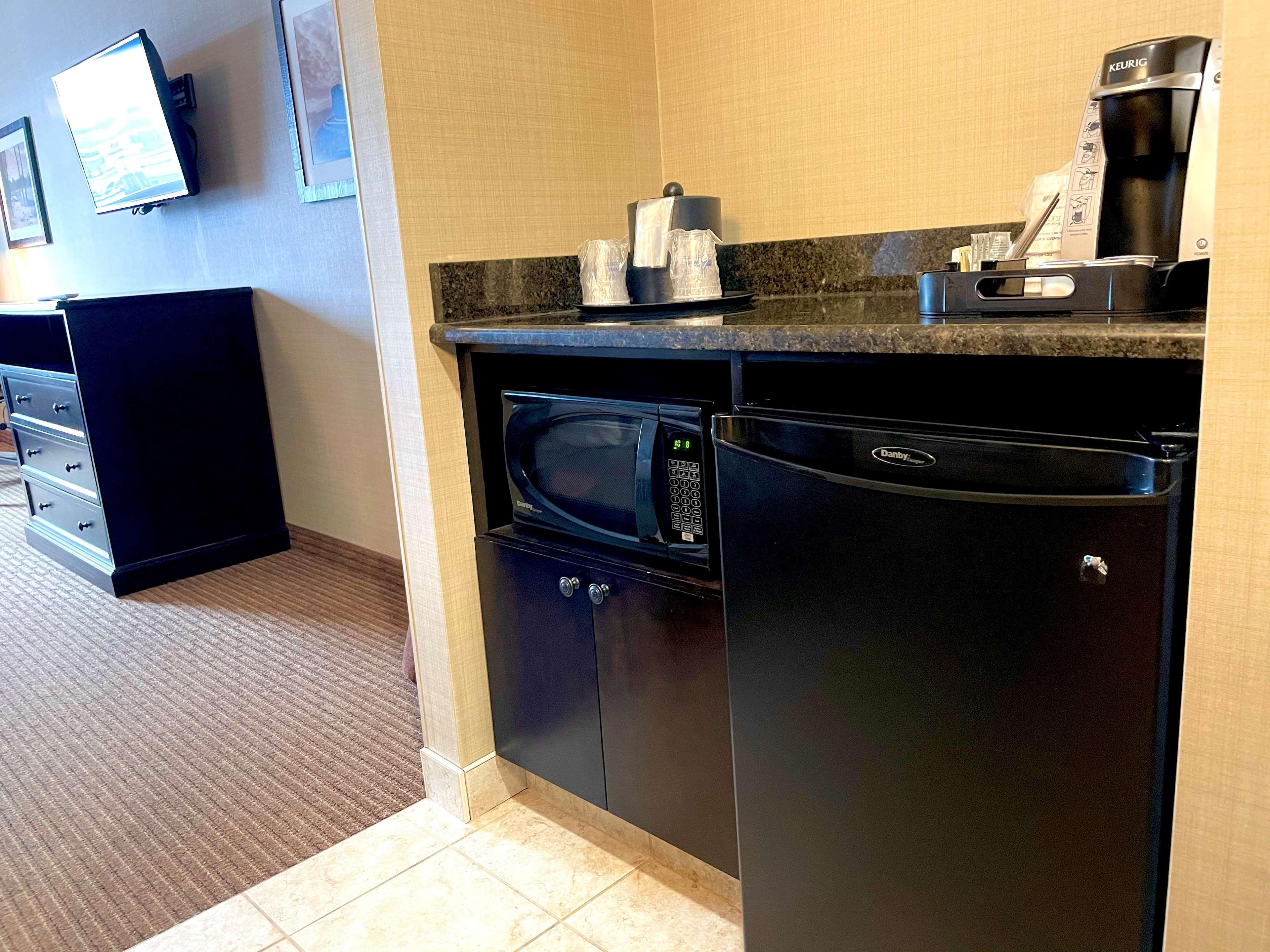 Best Western Plus Okotoks Inn & Suites Exterior photo