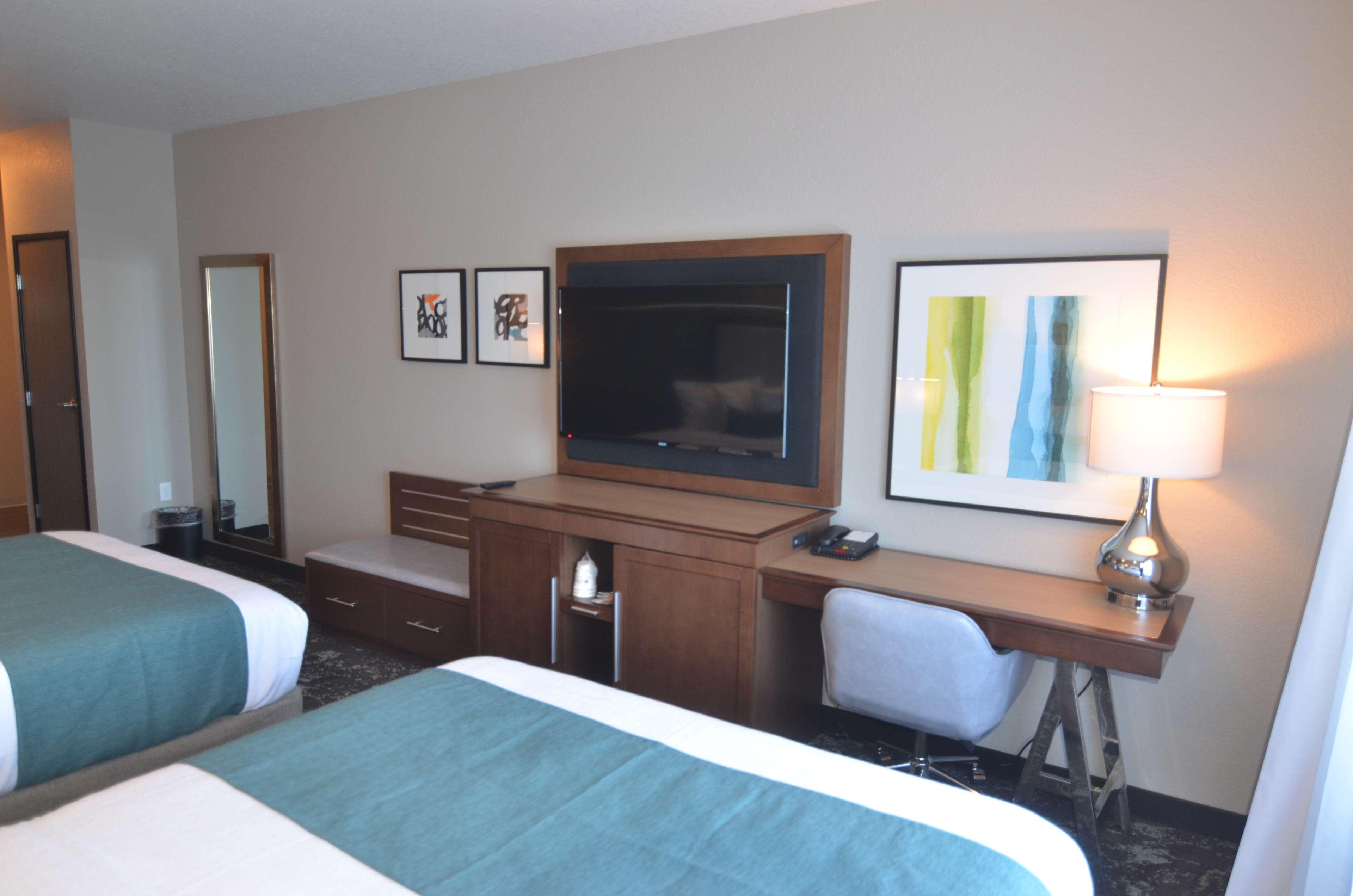 Best Western Plus Okotoks Inn & Suites Exterior photo