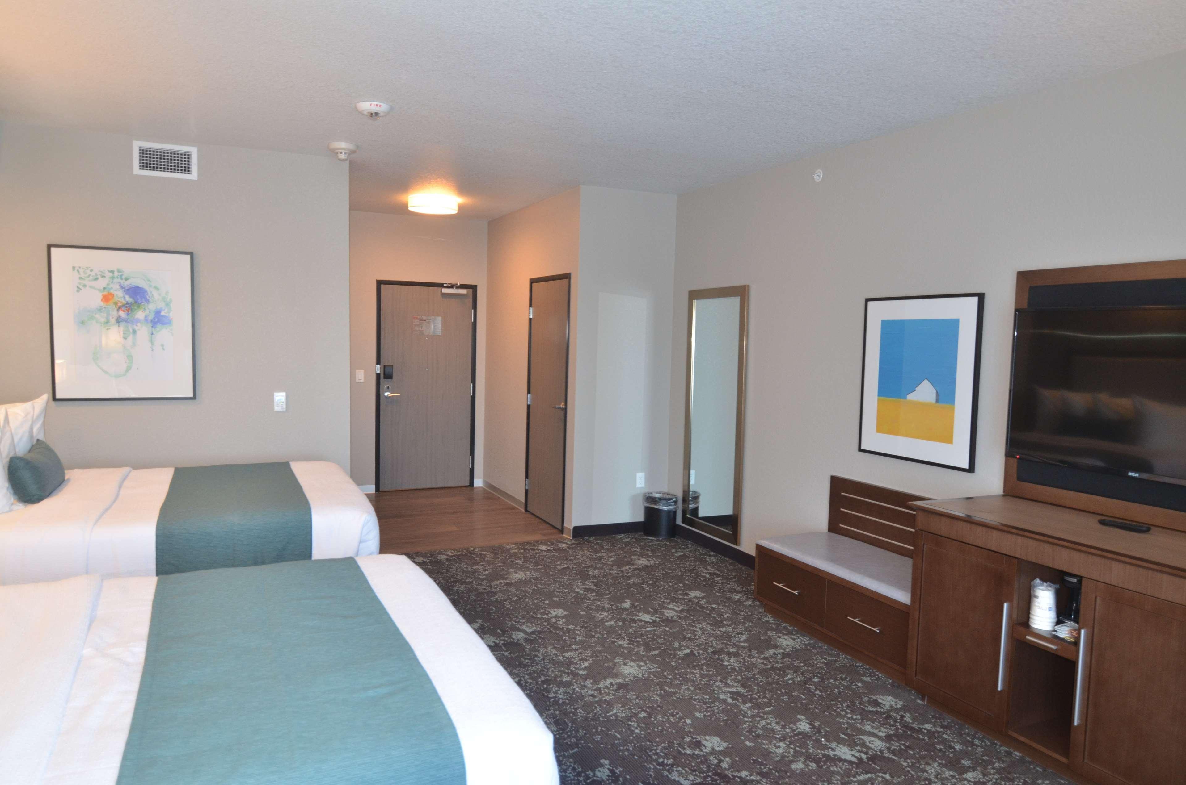 Best Western Plus Okotoks Inn & Suites Exterior photo